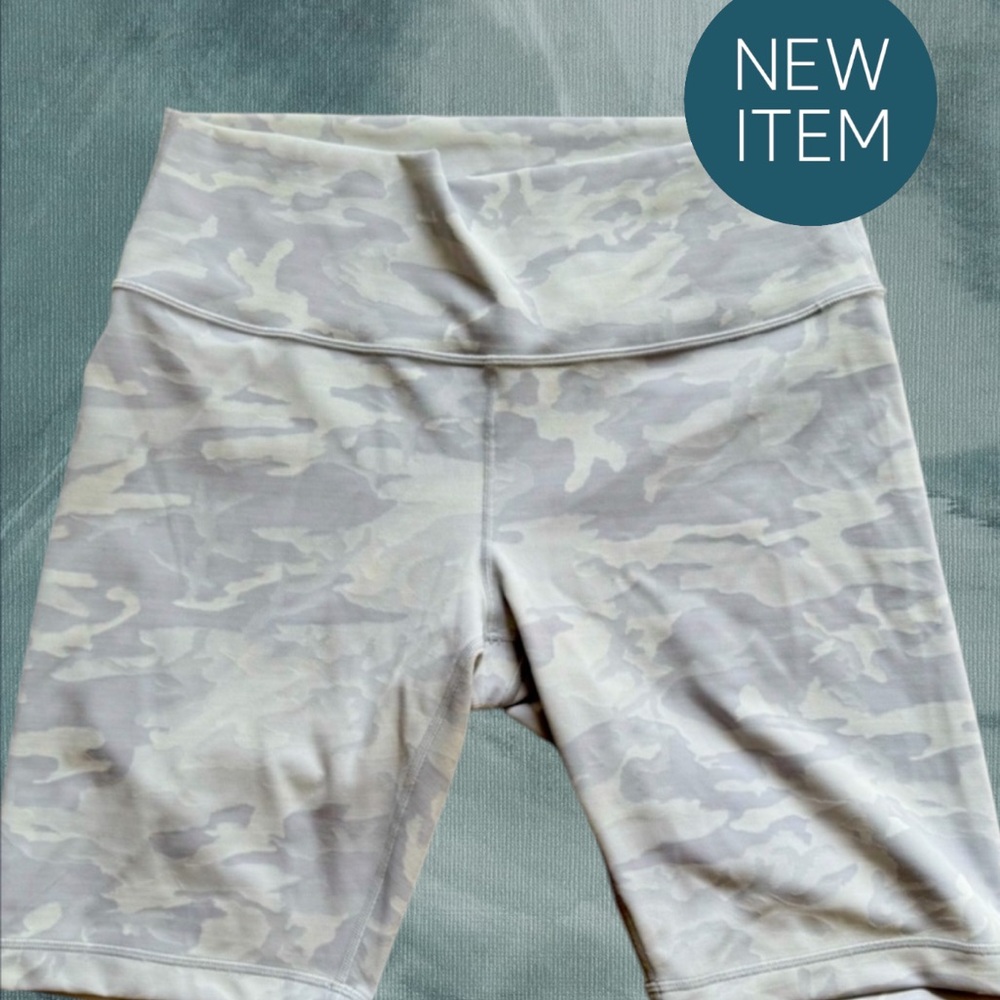 Lululemon Align Camo Pale Green & Gray Print Ribbed Shorts size 14